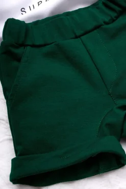 Krótkie spodenki dla chłopca koloru zielonego butelkowego