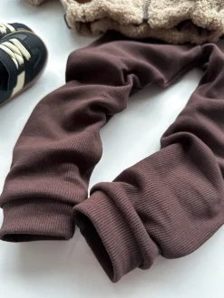 Legginsy niemowlęce prążkowane czekoladowe