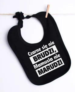 Śliniak z napisem Czarne się nie brudzi