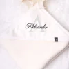 Okrycie kąpielowe ecru z szarym inicjałem i imieniem