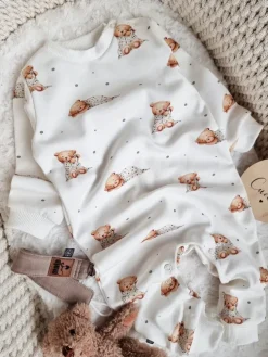 Pajac niemowlęcy bez stópek miś pod kołderką