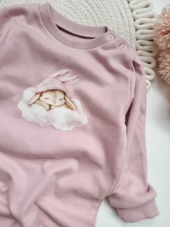 Pajac niemowlęcy króliś w czapeczce na chmurce