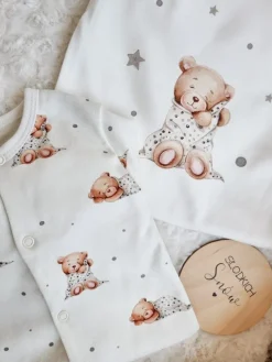 Pajac niemowlęcy miś pod kołderką