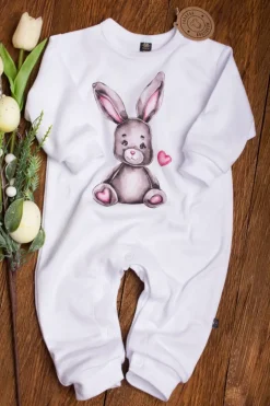Pajac niemowlęcy z nadrukiem zajączka z serduszkiem