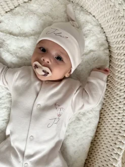 Pajacyk niemowlęcy ze stópkami balony z imieniem