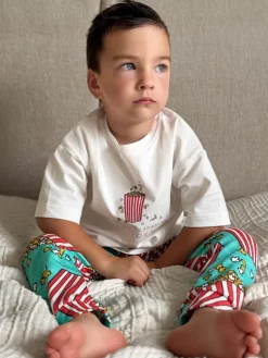 Piżama dla dziecka na kolację zamawiam popcorn