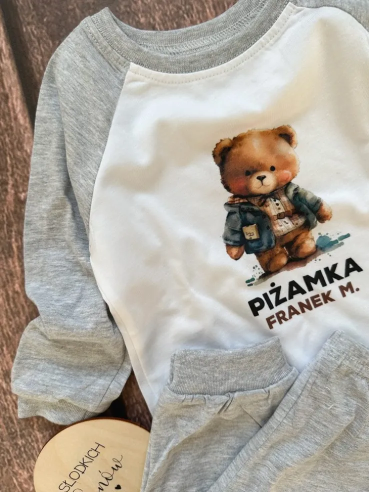 Piżama dziecięca z nadrukiem misia z imieniem