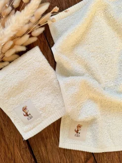 Ręcznik ecru z nadrukiem dinozaura i imieniem