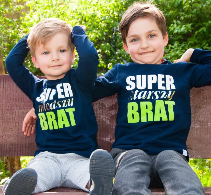 Super młodszy/a brat/siostra