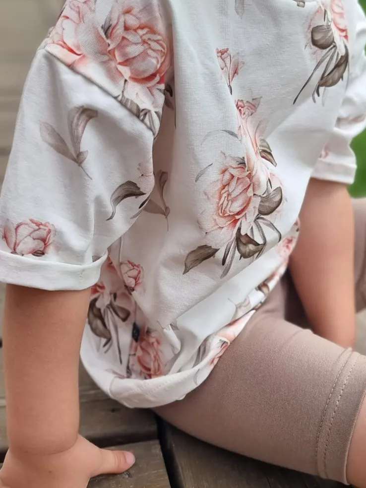 T-shirt dziecięcy delikatne kwiaty